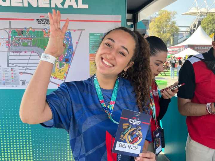 Belinda impulsa la inclusión en el Gran Premio de México con lenguaje de señas
