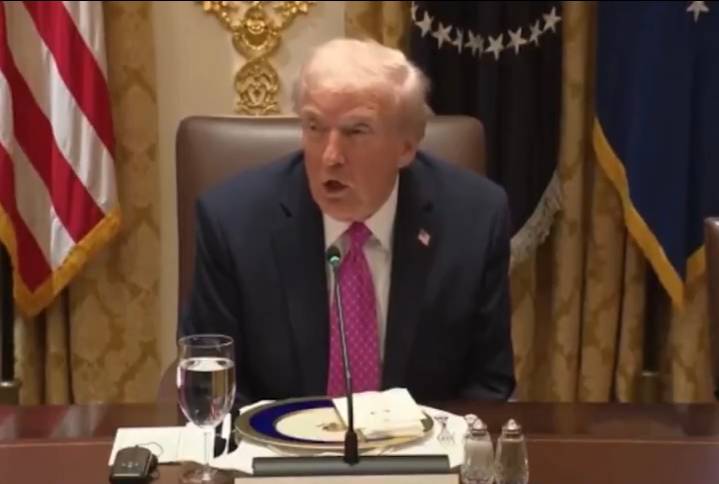 Trump afirma que Ejército de EEUU hundió submarino narco en Caribe y advierte a Maduro de no provocarlo