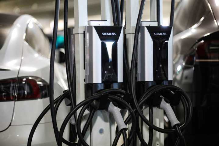 Fuel economy standards rewrite poised to deal a blow to EVs