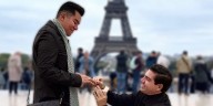 Famoso conductor de Azteca Noticias se casa: así fue como le propuso matrimonio a su novio en París