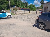 Choque entre automóvil y taxi en Tizimín deja cuantiosos daños materiales