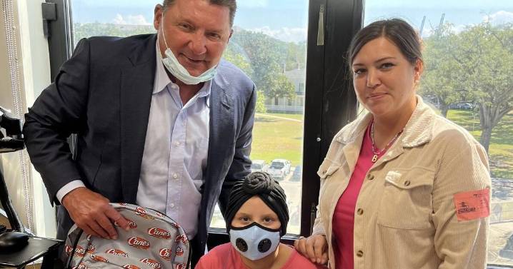 Former LSU coach Ed Orgeron visits hospitalized children in New Orleans with foundation