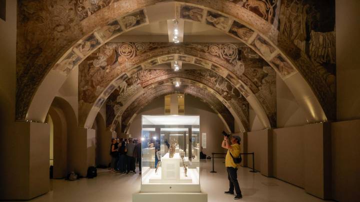Aragón acusa al MNAC de "dejadez" en el cuidado de las pinturas de Sijena y el museo niega tener humedades