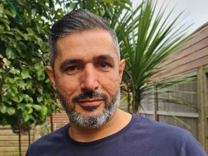 Una manguera a chorro golpeó su cabeza, quedó en coma y su esposa esperó hasta después de Navidad para desconectarlo: "No podía hacerlo por los niños"