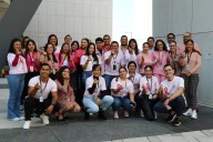 Hospitales Civiles buscan concientizar sobre el cáncer de mama con moños rosa gigantes