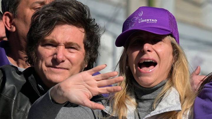 Llega Javier Milei a Santiago del Estero: caminata por el centro y encuentro con candidatos
