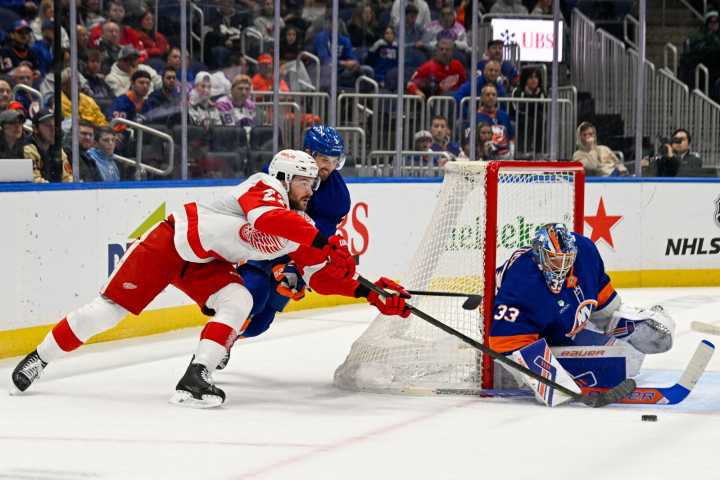 Islanders blitz Red Wings 7-2 in 4th straight victory - The Rink Live | Coverage of youth, junior, high school and college hockey