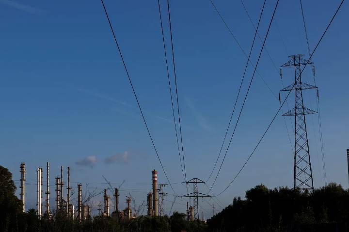 La inflación se eleva una décima en octubre hasta el 3,1%, su nivel más alto en 16 meses, por la factura de la luz