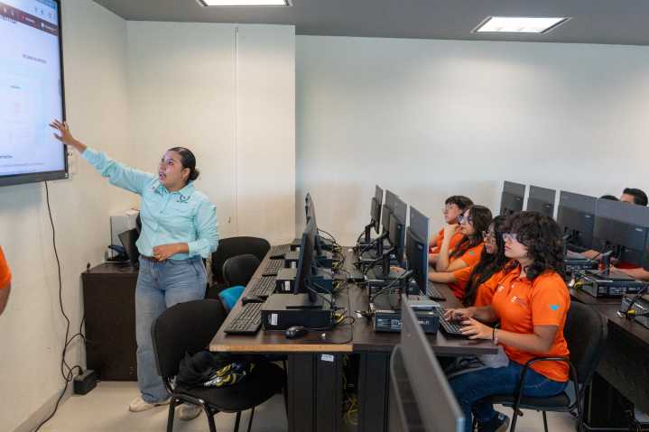 Impulsa la UAT formación bilingüe en la Preparatoria No. 3 de Victoria