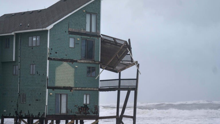 Nor'easter brings flooding to East Coast, at least 1 killed