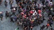 Policía es Golpeado por Bloque Negro en el Zócalo de CDMX; Así lo Rescataron
