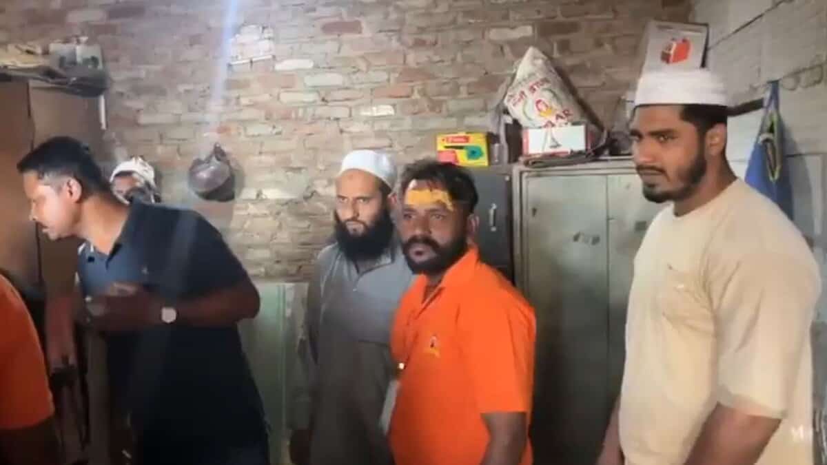 Hindutva workers interrupt men offering namaz in Uttarakhand