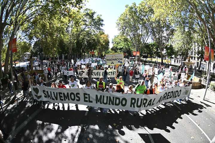 La España rural se hace escuchar en Madrid: “A nuestros pueblos solo llegan los desechos”