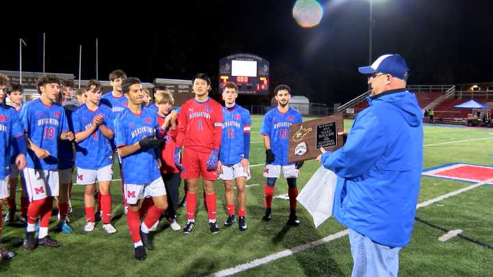 First-half flurry sends Mohigans to the state tournament, 3