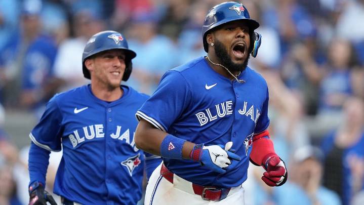 Toronto thumps Yankees 13-7 in Game 2 of ALDS