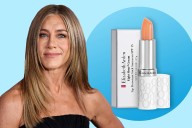 Jennifer Aniston Brings This Elizabeth Arden Lipstick with Her ‘Everywhere’