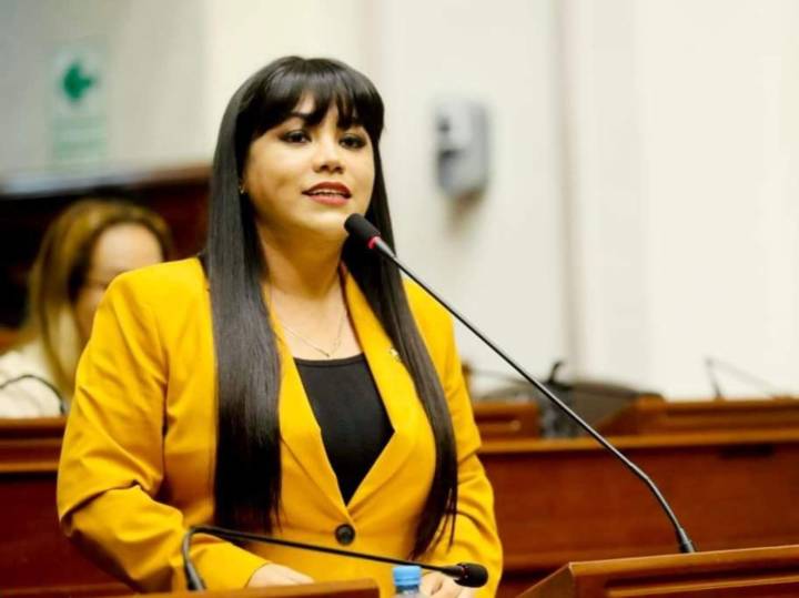 Vivian Olivos renuncia a Fuerza Popular tras 15 años de militancia