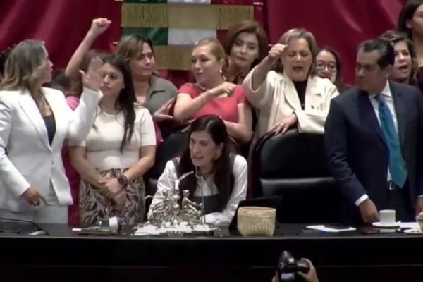 Confronta en Cámara minuto de silencio por Israel