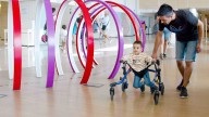 Dani, el niño de dos años que resiste a una enfermedad ultrarrara gracias a una terapia génica