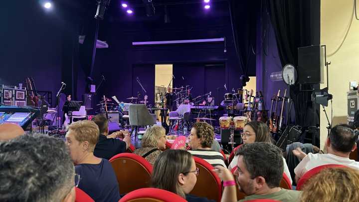 Manolo García elige Mérida para ensayar su nuevo disco y sorprende a sus fans con un concierto inesperado
