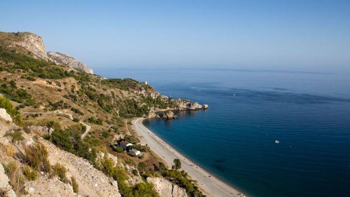 Nerja impulsa un proyecto turístico con miradores en los acantilados de Maro