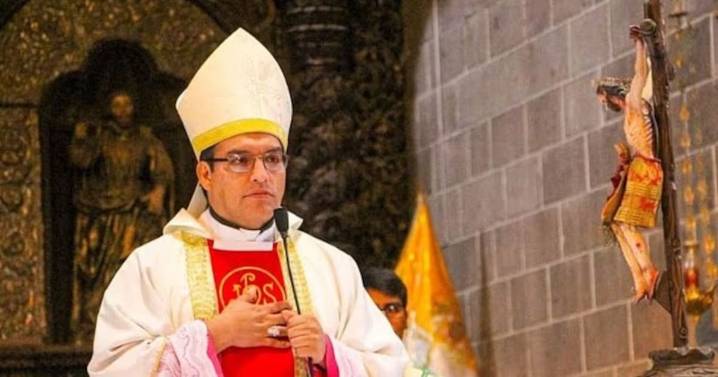 Obispo renunció al Vaticano tras escándalo por 17 amantes y presunta malversación