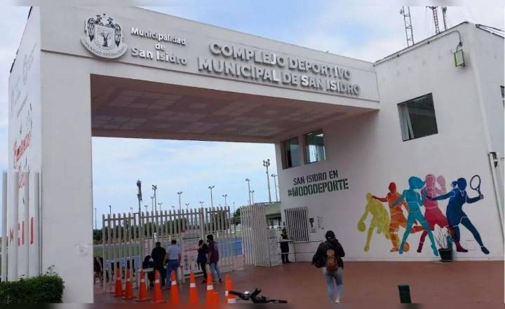Vecinos de San Isidro denuncian cierre repentino de polideportivo y su entrega a empresa privada por 5 años