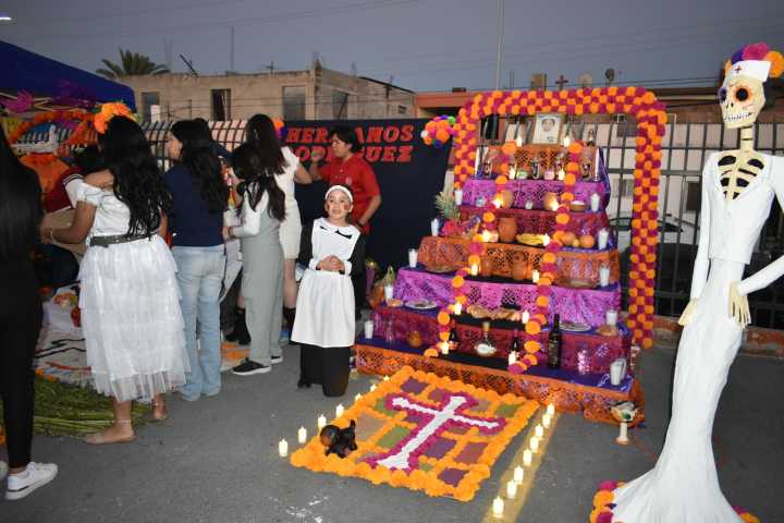 Brillante y emotivo concurso de altar de muertos