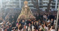 El regreso de la Esperanza de Triana en directo | La Virgen camina por las calles de El Porvenir