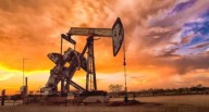 Precio del petróleo se recupera tras declaraciones de Trump sobre China
