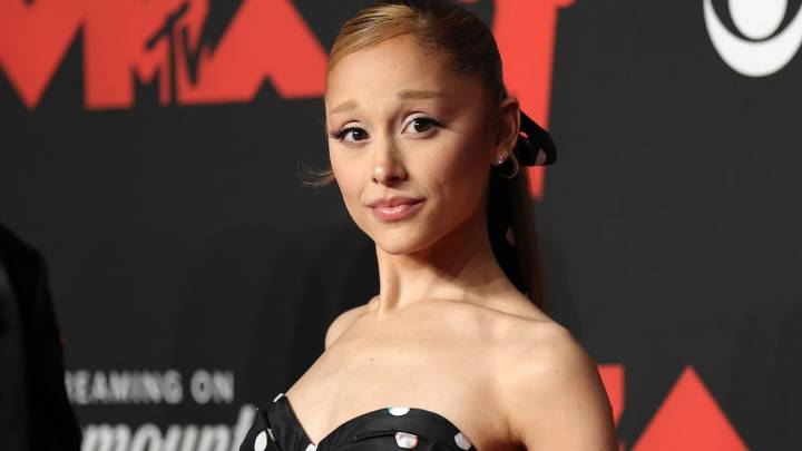 Ariana Grande Reveals She's Wrapped Filming 'Meet the Parents' Sequel