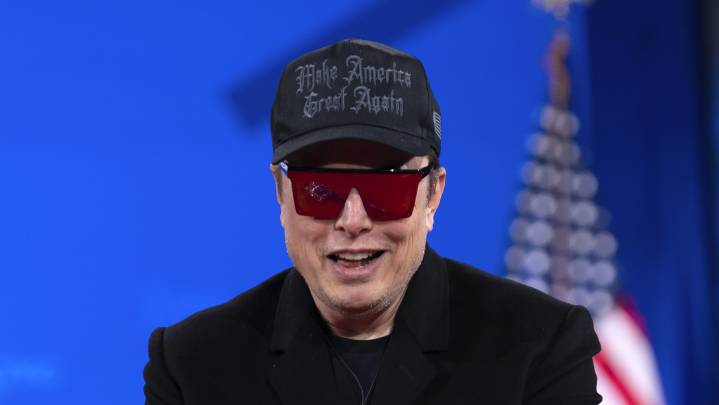Musk tacha de "tonto" al jefe interino de la NASA