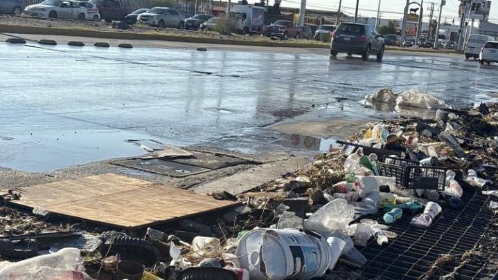 Pon la basura en su lugar; así quedaron rejillas del Parque Central