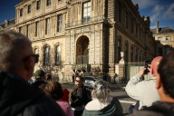 Detienen a dos sospechosos de formar parte del comando que llevó a cabo el 'robo del siglo' en el Louvre