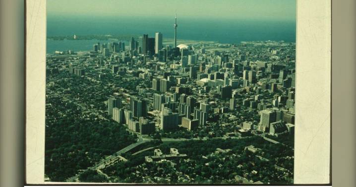 What Toronto was like in the 90s when the Blue Jays won the World Series