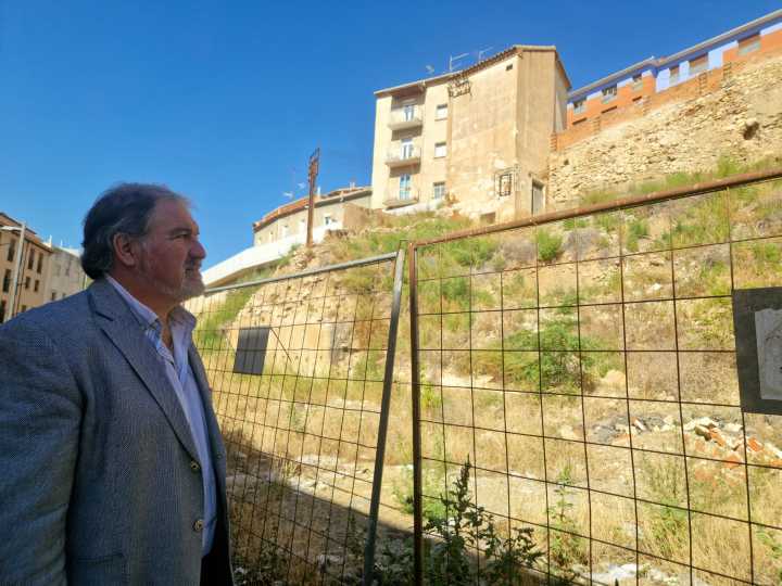 El Ayuntamiento va a construir un nuevo muro de contención en la calle Cuevas del Siete