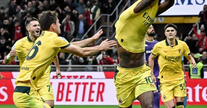 Milan remonta con Santi Giménez y toma la cima de la Serie A