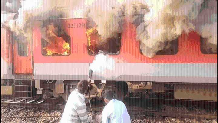 Amritsar–Saharsa Garib Rath Express train coach catches fire, no casualties reported