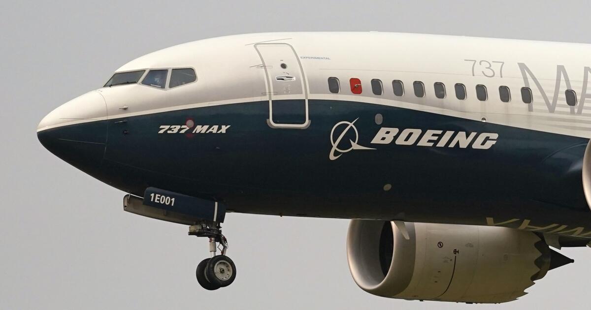 Airplane windscreen shatters mid-flight enroute to Los Angeles