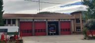 Los bomberos sofocan un incendio en una nave de Huércanos