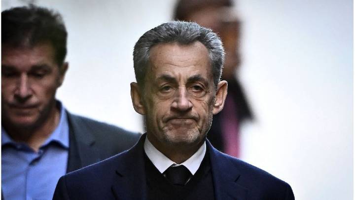 El ex presidente de Francia Nicolas Sarkozy ingresó en prisión para cumplir una condena de cinco años