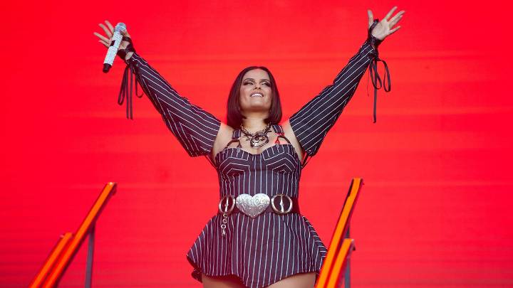 Nelly Furtado steps away from performing amid online body