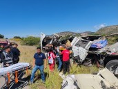Padre e hijo, lesionados en impresionante accidente de un tráiler