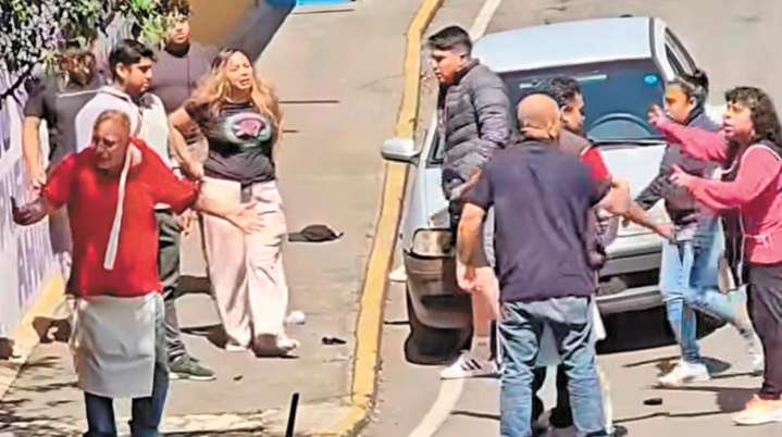 Se agarran a golpes en Santa María Ahuacatitlán