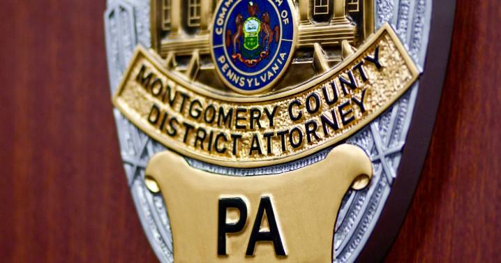 2 arrested in 'fortune telling scheme' that duped victims out of $60,000, officials say
