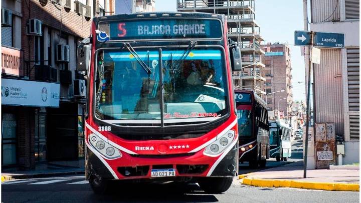 Paraná: el servicio de transporte se reestableció pero sigue el conflicto
