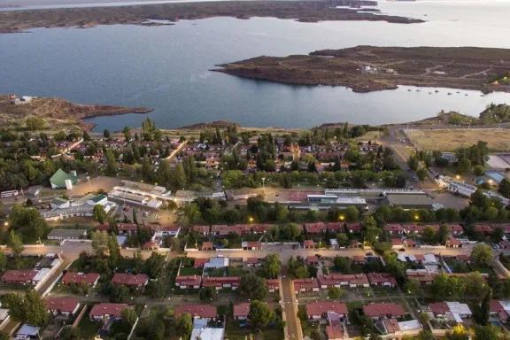 Villa El Chocón celebra su 50° aniversario con un torneo de vóley mixto