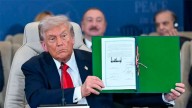 Trump firmó un acuerdo de paz por Gaza junto a países árabes, sin Israel ni Hamás
