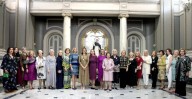 Vicenta Evangelina Escudero, nueva Honorable Clavariesa Vicentina 2026,recibe el reconocimiento de la ciudad en el Salón de Cristal