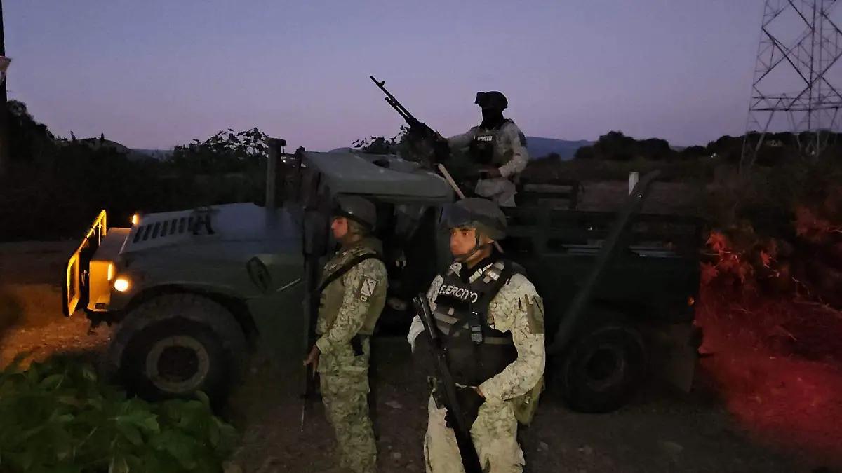Descubren toma clandestina entre matorrales